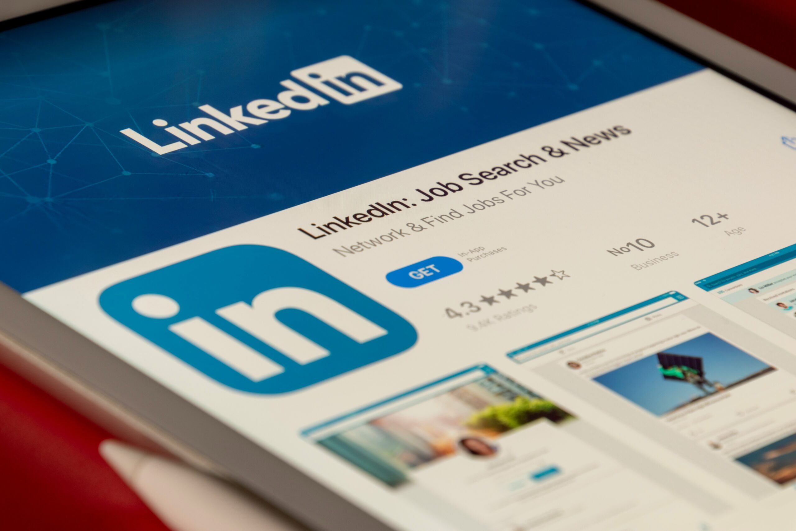 How to Set Up Your LinkedIn Profile to Get Noticed and Land a Job